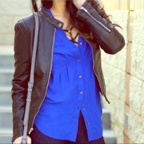 Anthropologie Tops - Maeve Anthropologie Blue Islet Button Down Pocket Blouse